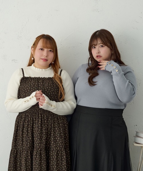 Louiosy(ルオシー)の「【大きいサイズ】袖ボタンフリルネックリブニット(ニット/セーター・レディース・オフホワイト/ブルー・4L/X-LARGE/3L)」の4枚目の写真