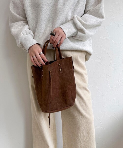 AULENTTI(オウレンティ)の「【AULENTTI/オーレンティ】スエードバケツトートチェーンショルダーバッグ(ショルダーバッグ・レディース・ブラウン/キャメル・FREE)」の3枚目の写真