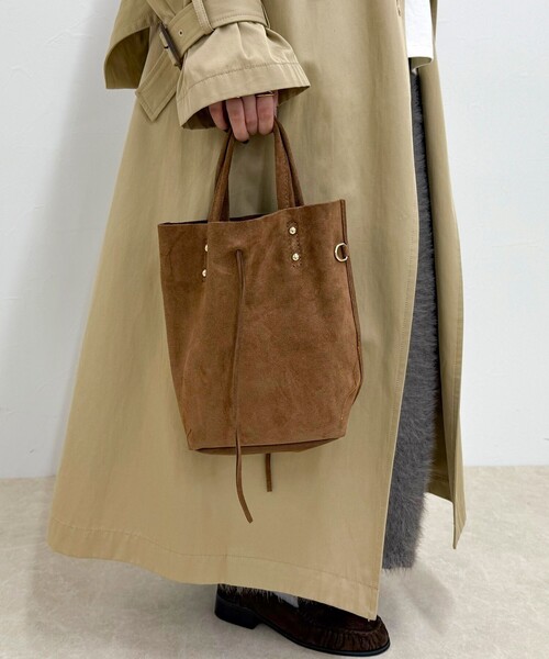 AULENTTI(オウレンティ)の「【AULENTTI/オーレンティ】スエードバケツトートチェーンショルダーバッグ(ショルダーバッグ・レディース・ブラウン/キャメル・FREE)」の5枚目の写真