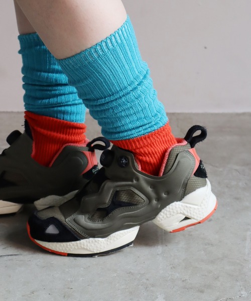 TAWARA(タワラ)の「ちょびウール バイカラーリブ ルーズハイソックス(ソックス/靴下・レディース・イエロー/オレンジ/ピンク/ブルー・S)」の4枚目の写真