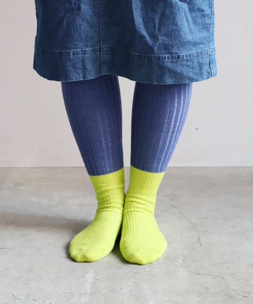 TAWARA(タワラ)の「ちょびウール バイカラーリブ ルーズハイソックス(ソックス/靴下・レディース・イエロー/オレンジ/ピンク/ブルー・S)」の15枚目の写真