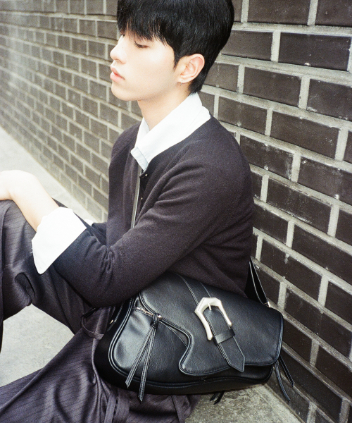 IUGAMAKARAS（イウガマカラス）の「Bumpy Buckle Holster Bag（ショルダーバッグ・レディース・その他・FREE）」の9枚目の写真