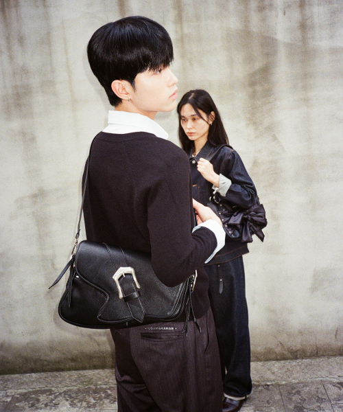 IUGAMAKARAS（イウガマカラス）の「Bumpy Buckle Holster Bag（ショルダーバッグ・レディース・その他・FREE）」の10枚目の写真