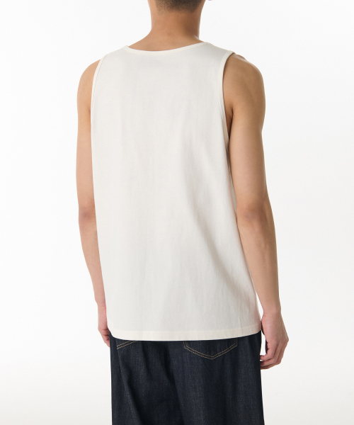 MUSINSA STANDARD（ムシンサスタンダード）の「スcoopネックスリーブレストップ [クリーム]（Tシャツ/カットソー・メンズ・その他・LARGE/SMALL/MEDIUM/X-LARGE/XX-LARGE/XXX-LARGE）」の2枚目の写真