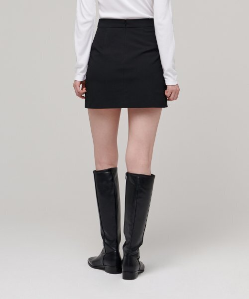 MUSINSA STANDARD WOMAN（ムシンサスタンダードウーマン）の「レディースベーシックミニスカート[ブラック]（スカート・レディース・その他・SMALL/MEDIUM/LARGE/X-SMALL）」の4枚目の写真