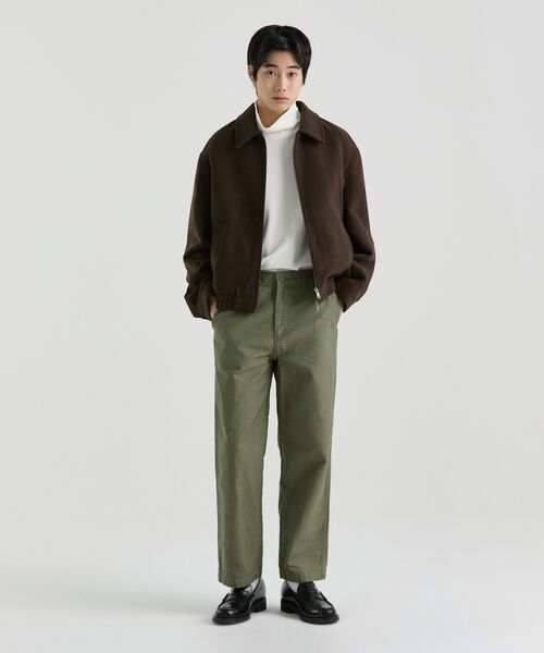 MUSINSA STANDARD（ムシンサスタンダード）の「ホワイトサテンテーパードオフィサーパンツ[オリーブ]（その他パンツ・メンズ・その他・38/42/36/32/30/31/33/27/28/29/40/34/26）」の6枚目の写真