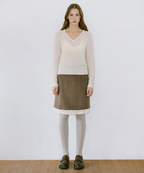 SINOON(シヌーン)の「Hairy Boucle V-Neck Knit (Cream)(ニット/セーター・レディース・アイボリー・FREE)」の2枚目の写真