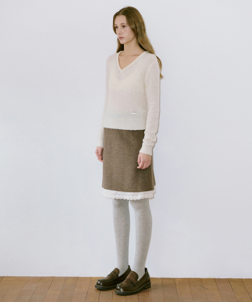 SINOON(シヌーン)の「Hairy Boucle V-Neck Knit (Cream)(ニット/セーター・レディース・アイボリー・FREE)」の3枚目の写真