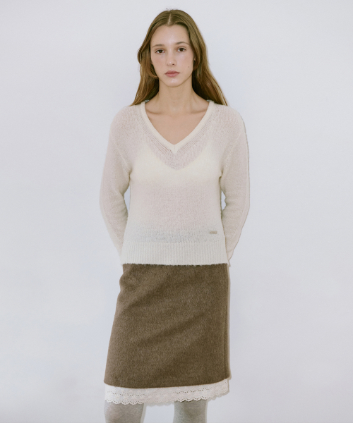 SINOON(シヌーン)の「Hairy Boucle V-Neck Knit (Cream)(ニット/セーター・レディース・アイボリー・FREE)」の4枚目の写真