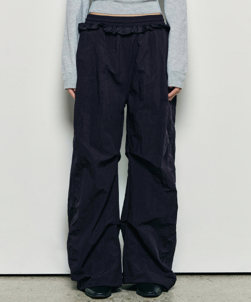NICK&NICOLE(ニックアンドニコール)の「RUFFLE LACE PARACHUTE PANTS_BLACK(スウェットパンツ・レディース・ブラック・FREE)」の1枚目の写真