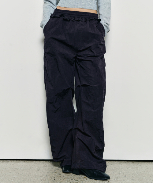 NICK&NICOLE(ニックアンドニコール)の「RUFFLE LACE PARACHUTE PANTS_BLACK(スウェットパンツ・レディース・ブラック・FREE)」の2枚目の写真