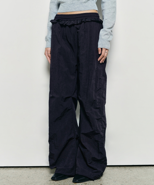 NICK&NICOLE(ニックアンドニコール)の「RUFFLE LACE PARACHUTE PANTS_BLACK(スウェットパンツ・レディース・ブラック・FREE)」の3枚目の写真