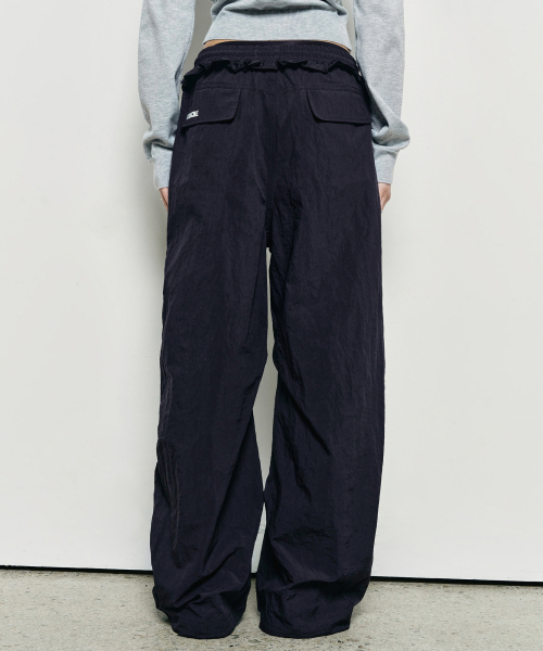 NICK&NICOLE(ニックアンドニコール)の「RUFFLE LACE PARACHUTE PANTS_BLACK(スウェットパンツ・レディース・ブラック・FREE)」の4枚目の写真