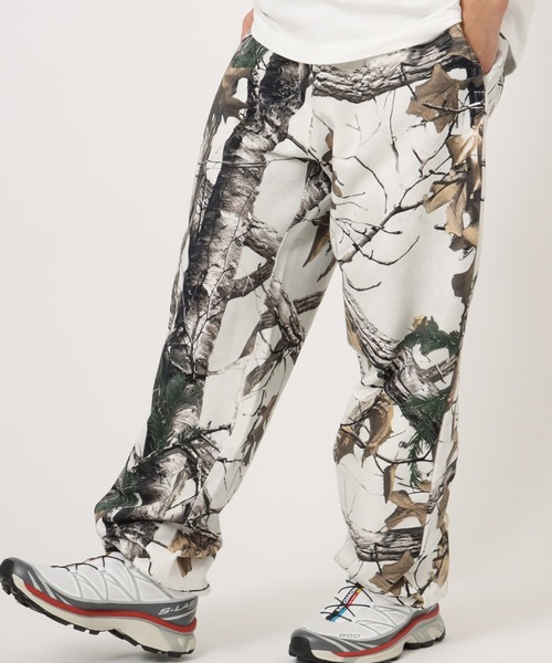 atmos(アトモス)の「atmos Embroidery Classic Logo Sweat Pants / アトモス エンブロイダリー クラシック ロゴ スウェット パンツ(その他パンツ・メンズ・ブラック系その他/ブラック/ベージュ系その他・S/M/L/XL/XXL)」の4枚目の写真