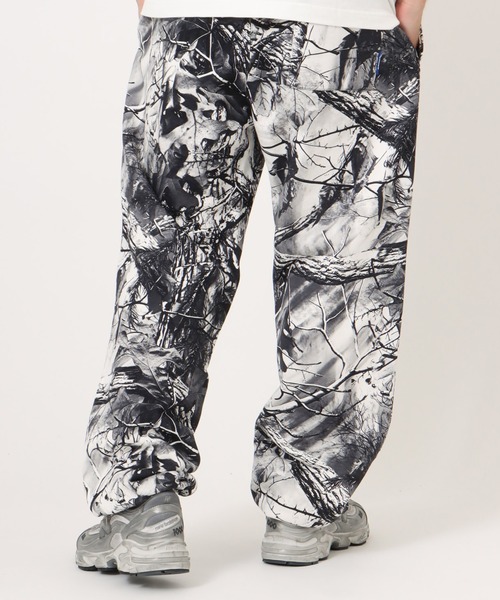atmos(アトモス)の「atmos Embroidery Classic Logo Sweat Pants / アトモス エンブロイダリー クラシック ロゴ スウェット パンツ(その他パンツ・メンズ・ブラック系その他/ブラック/ベージュ系その他・S/M/L/XL/XXL)」の16枚目の写真