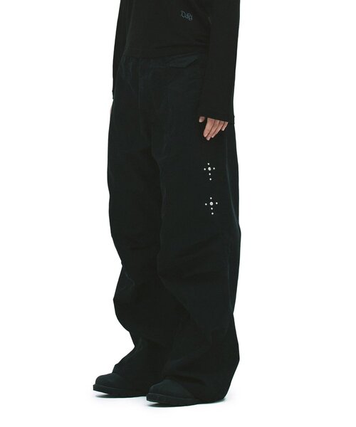 DEFGARMENTS(デフグラメンツ)の「【DEFGARMENTS】STUD PARACHUTE PANTS(その他パンツ・レディース・カーキ/ブラック・LARGE/MEDIUM/SMALL)」の1枚目の写真