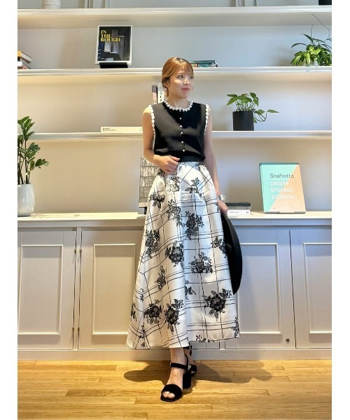 LOULOU WILLOUGHBY(ルルウィルビー)の「【LOULOU WILLOUGHBY】SILK COフラワーチェックスカート(スカート・レディース・ホワイト系その他・2/1)」の15枚目の写真