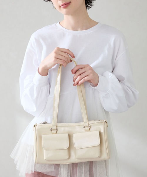 MISCH MASCH(ミッシュマッシュ)の「ダブルポケットボストンバッグ(ショルダーバッグ・レディース・ベージュ/ブラック・フリ-)」の2枚目の写真