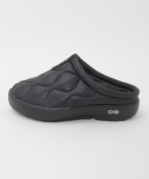 OOFOS(ウーフォス)の「《WEB限定》【OOFOS/ウーフォス】Women’s OOcOOzie Thermo Mule_Black/Black(サンダル・レディース・ブラック・23/24/25)」の3枚目の写真