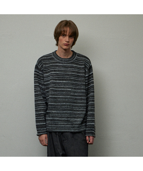 LEARVE（ルアブ）の「グラデーションスタックスマキシクルーネックニットチャコール（ニット/セーター・メンズ・その他・MEDIUM/LARGE/X-LARGE）」の2枚目の写真