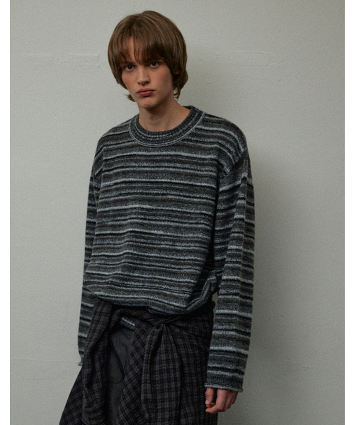 LEARVE（ルアブ）の「グラデーションスタックスマキシクルーネックニットチャコール（ニット/セーター・メンズ・その他・MEDIUM/LARGE/X-LARGE）」の3枚目の写真