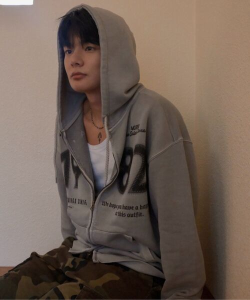 AMOU(アモウ)の「1982 Vintage Uniform hoodie zip up gray(パーカー・レディース・その他・FREE)」の7枚目の写真