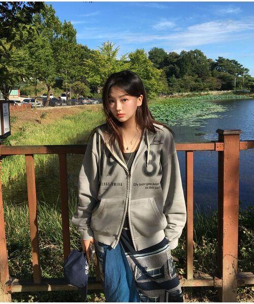 AMOU(アモウ)の「1982 Vintage Uniform hoodie zip up gray(パーカー・レディース・その他・FREE)」の8枚目の写真