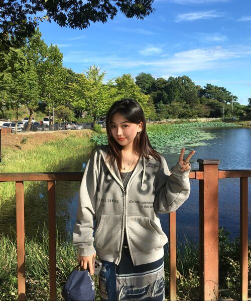 AMOU(アモウ)の「1982 Vintage Uniform hoodie zip up gray(パーカー・レディース・その他・FREE)」の9枚目の写真