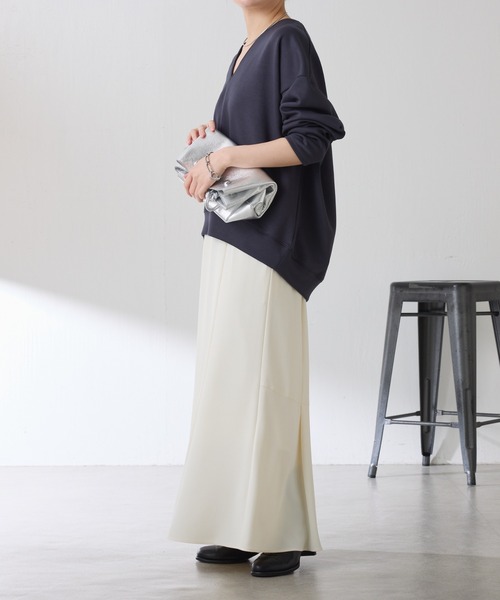 COLLAGE GALLARDAGALANTE(コラージュガリャルダガランテ)の「ポンチVカットプルオーバー/セットアップ可/WEB限定(Tシャツ/カットソー・レディース・ホワイト/チャコールグレー/ブラック・FREE)」の4枚目の写真