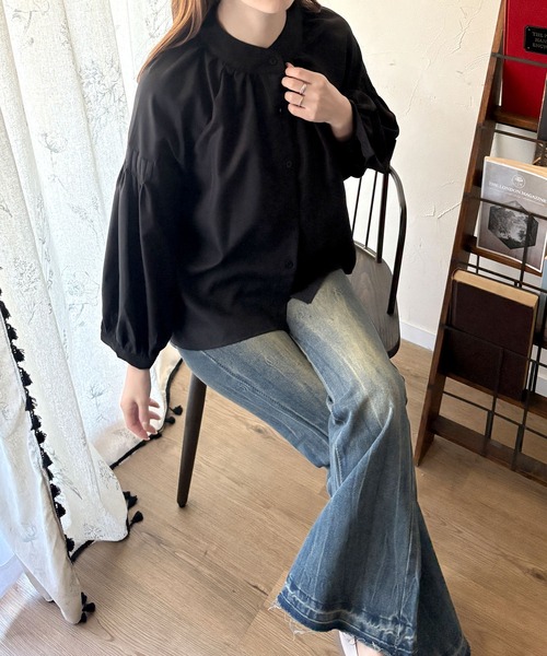 Dewlily(デューリリー)の「ふんわりシルエットで抜け感をつくる リラックスパフスリーブブラウス(シャツ/ブラウス・レディース・カーキ/ブラック/ホワイト・FREE)」の15枚目の写真