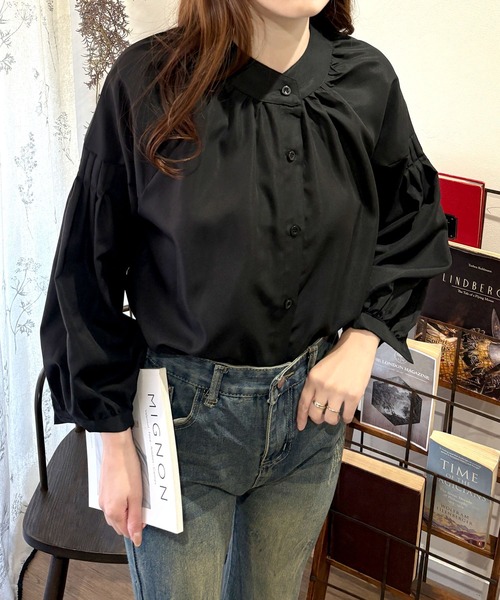 Dewlily(デューリリー)の「ふんわりシルエットで抜け感をつくる リラックスパフスリーブブラウス(シャツ/ブラウス・レディース・カーキ/ブラック/ホワイト・FREE)」の16枚目の写真