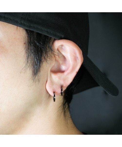 JAM HOME MADE（ジャムホームメイド）の「フラットダブル ダイヤモンド ピアス S ブラック（ピアス（両耳用）・メンズ・ブラック・ONE SIZE）」の2枚目の写真