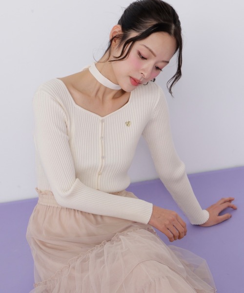 JILL by JILL STUART(ジルバイジルスチュアート)の「チョーカー付きスクエアニット(ニット/セーター・レディース・グレー/レッド/ホワイト/ブラック・FREE)」の2枚目の写真