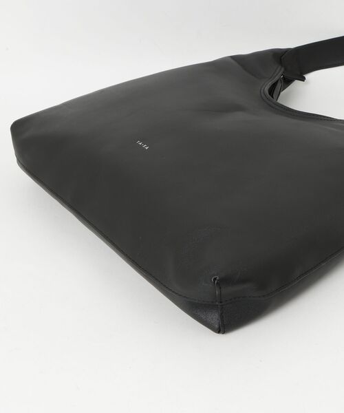 YArKA（ヤーカ）の「【YArKA/ヤーカ】real leather round design one handle big bag [wam10] / リアルレザーワンハンドルデザインビッグバッグ（トートバッグ・メンズ・ブラック・FREE）」の18枚目の写真