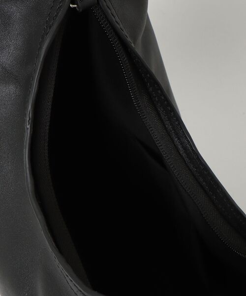 YArKA（ヤーカ）の「【YArKA/ヤーカ】real leather round design one handle big bag [wam10] / リアルレザーワンハンドルデザインビッグバッグ（トートバッグ・メンズ・ブラック・FREE）」の19枚目の写真