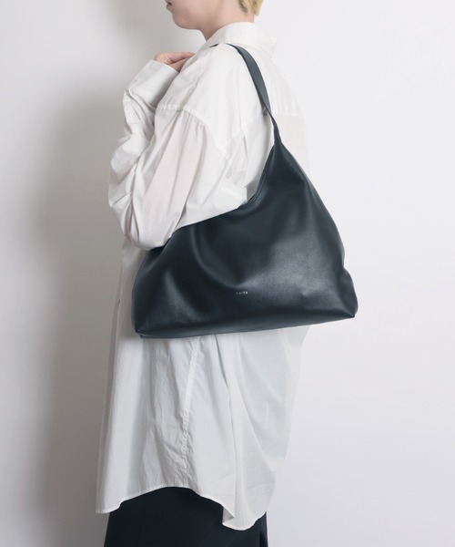 YArKA（ヤーカ）の「【YArKA/ヤーカ】real leather round design one handle big bag [wam10] / リアルレザーワンハンドルデザインビッグバッグ（トートバッグ・メンズ・ブラック・FREE）」の13枚目の写真