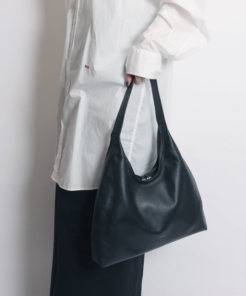 YArKA（ヤーカ）の「【YArKA/ヤーカ】real leather round design one handle big bag [wam10] / リアルレザーワンハンドルデザインビッグバッグ（トートバッグ・メンズ・ブラック・FREE）」の15枚目の写真
