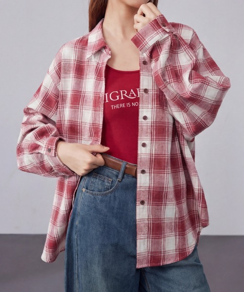 yuue' ( wear )(ユーイ)の「オーバーサイズチェック柄長袖シャツ/冷房対策 UVカット(シャツ/ブラウス・レディース・レッド/ブルー/ピンク/ライトブルー/ブルー系その他/ブラウン/レッド系その他/ブラック・FREE)」の8枚目の写真