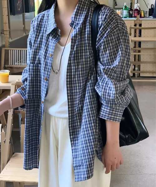 yuue' ( wear )(ユーイ)の「オーバーサイズチェック柄長袖シャツ/冷房対策 UVカット(シャツ/ブラウス・レディース・レッド/ブルー/ピンク/ライトブルー/ブルー系その他/ブラウン/レッド系その他/ブラック・FREE)」の5枚目の写真
