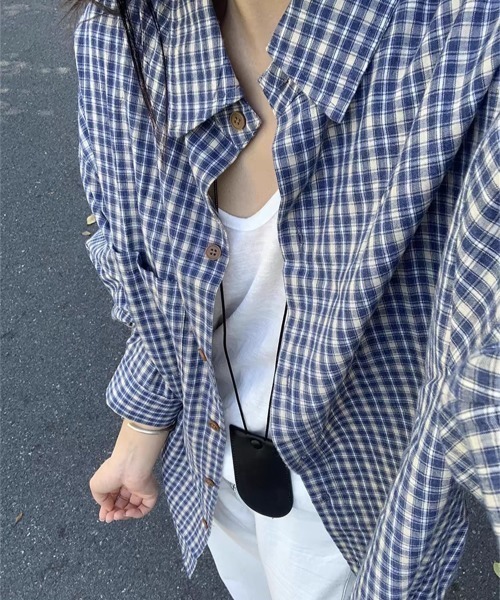 yuue' ( wear )(ユーイ)の「オーバーサイズチェック柄長袖シャツ/冷房対策 UVカット(シャツ/ブラウス・レディース・レッド/ブルー/ピンク/ライトブルー/ブルー系その他/ブラウン/レッド系その他/ブラック・FREE)」の9枚目の写真