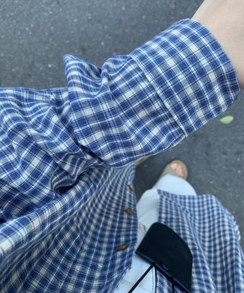 yuue' ( wear )(ユーイ)の「オーバーサイズチェック柄長袖シャツ/冷房対策 UVカット(シャツ/ブラウス・レディース・レッド/ブルー/ピンク/ライトブルー/ブルー系その他/ブラウン/レッド系その他/ブラック・FREE)」の10枚目の写真