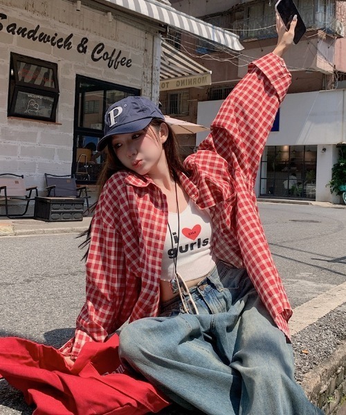 yuue' ( wear )(ユーイ)の「オーバーサイズチェック柄長袖シャツ/冷房対策 UVカット(シャツ/ブラウス・レディース・レッド/ブルー/ピンク/ライトブルー/ブルー系その他/ブラウン/レッド系その他/ブラック・FREE)」の21枚目の写真