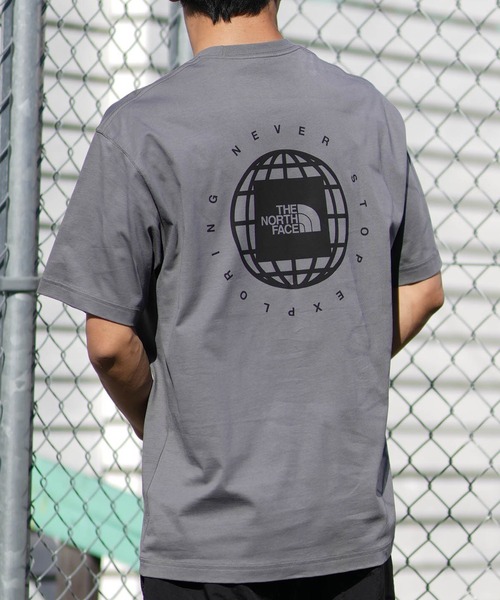 THE NORTH FACE(ザノースフェイス)の「THE NORTH FACE/ザ・ノース・フェイス 半袖 Tシャツ NT32633 ショートスリーブジオスクエアロゴティー(Tシャツ/カットソー・メンズ・スモークグレー/ブラック/ホワイト・M/S/XL/L/XXL)」の3枚目の写真