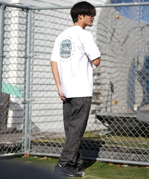 THE NORTH FACE(ザノースフェイス)の「THE NORTH FACE/ザ・ノース・フェイス 半袖 Tシャツ NT32633 ショートスリーブジオスクエアロゴティー(Tシャツ/カットソー・メンズ・スモークグレー/ブラック/ホワイト・M/S/XL/L/XXL)」の18枚目の写真