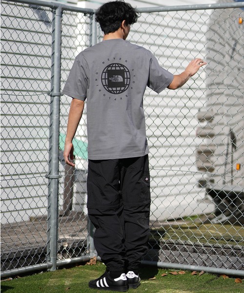 THE NORTH FACE(ザノースフェイス)の「THE NORTH FACE/ザ・ノース・フェイス 半袖 Tシャツ NT32633 ショートスリーブジオスクエアロゴティー(Tシャツ/カットソー・メンズ・スモークグレー/ブラック/ホワイト・M/S/XL/L/XXL)」の7枚目の写真