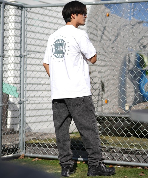 THE NORTH FACE(ザノースフェイス)の「THE NORTH FACE/ザ・ノース・フェイス 半袖 Tシャツ NT32633 ショートスリーブジオスクエアロゴティー(Tシャツ/カットソー・メンズ・スモークグレー/ブラック/ホワイト・M/S/XL/L/XXL)」の16枚目の写真