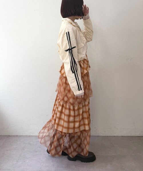 w closet(ダブルクローゼット)の「フリルナイロンブルゾン(ブルゾン・レディース・ピンク/ネイビー/アイボリー・SMALL/MEDIUM)」の4枚目の写真