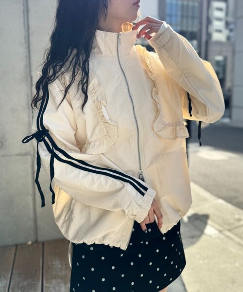 w closet(ダブルクローゼット)の「フリルナイロンブルゾン(ブルゾン・レディース・ピンク/ネイビー/アイボリー・SMALL/MEDIUM)」の11枚目の写真