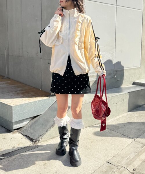 w closet(ダブルクローゼット)の「フリルナイロンブルゾン(ブルゾン・レディース・ピンク/ネイビー/アイボリー・SMALL/MEDIUM)」の13枚目の写真