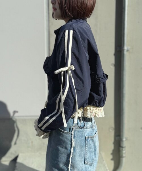 w closet(ダブルクローゼット)の「フリルナイロンブルゾン(ブルゾン・レディース・ピンク/ネイビー/アイボリー・SMALL/MEDIUM)」の20枚目の写真